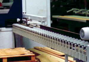 Rollenbahn als Zuführung mit seitlichem Andrucklineal